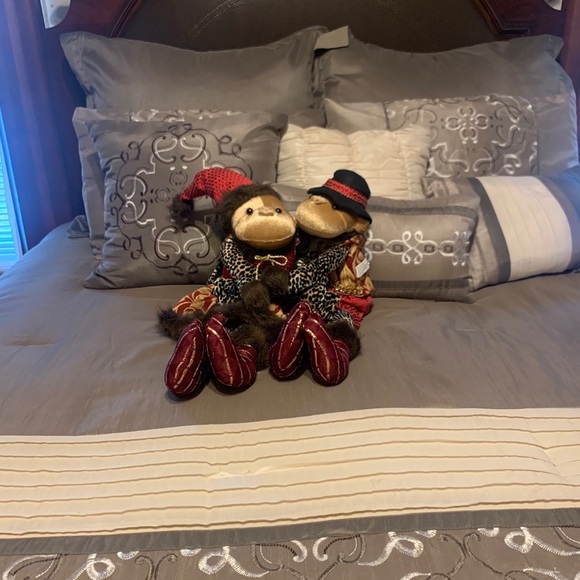 Two Adorable Monkeys His&Hers - Picture 5 of 7